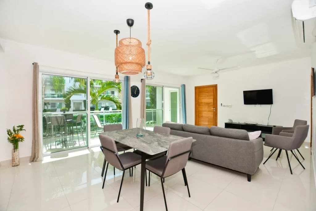Mia Hermosa A102 pool view apartment